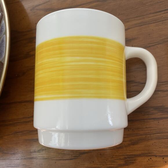 Lot of 2 Arcoroc ARC France Brush Spring Yellow Mugs Cups 3.5" tall 8 oz - Picture 5 of 6